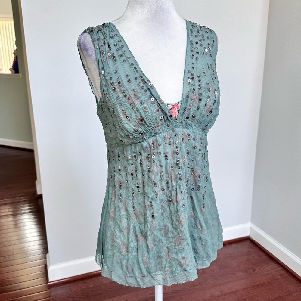 Elie Tahari Hartly Westwood NJ 100% Silk Grey Floral Beaded Embellished Tank Top